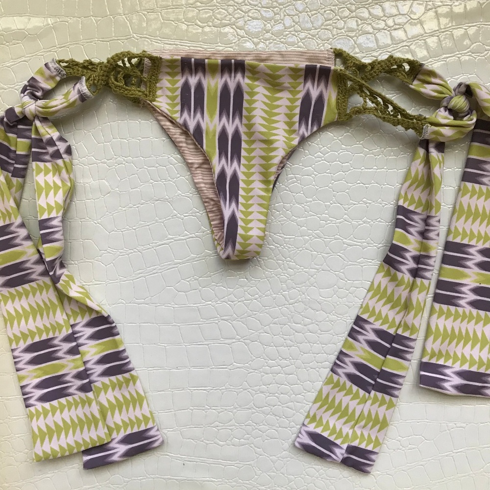 Acacia green arrows bikini bottoms size S